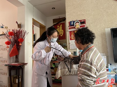 電話解惑、上門服務(wù) 硚口家庭醫(yī)生團隊，做居民的“私人”健康顧問